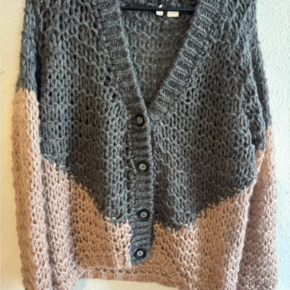 Moth Two-Tone Chunky Knit‎ Cardigan in Gray and Blush